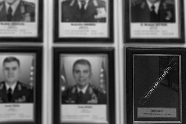 Kışla duvarlarında FETÖ temizliği