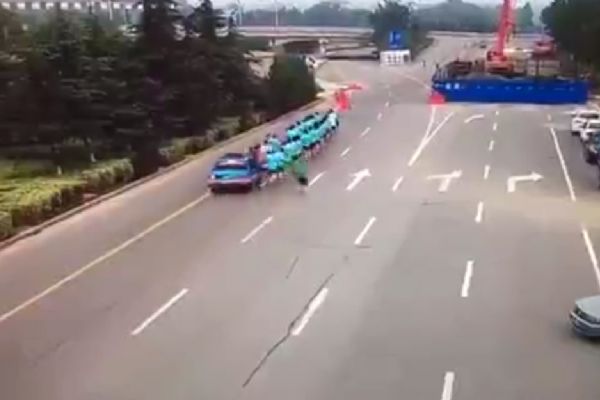 Acemi kadın sürücü öğrencileri ezdi: 1 ölü, 2 yaralı