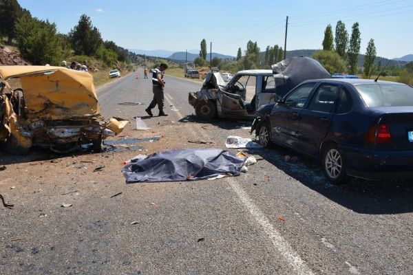 Kafa kafaya çarpıştılar: 3 ölü