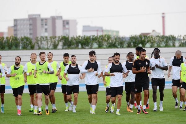 Eren Derdiyok ve Younes Belhanda yoktu