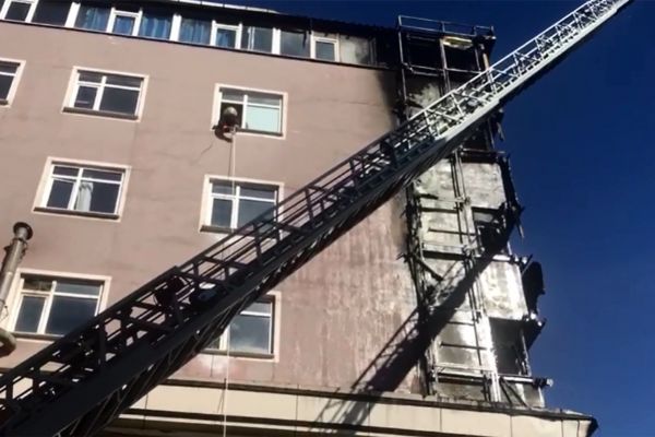 Sultanbeyli'de korkutan yangın