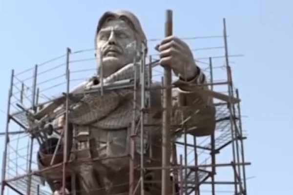 Kerkük'te bayraktan sonra 'heykel' krizi!