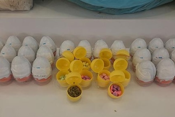 Bu kadarı da pes dedirtti! Çikolatanın içinden...