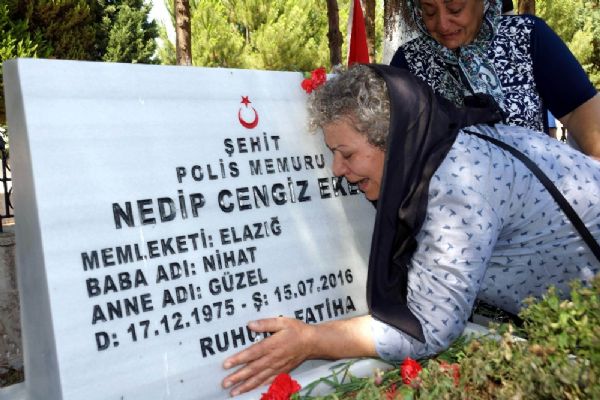 Cumhurbaşkanı'na suikast girişiminde şehit olan polis anıldı