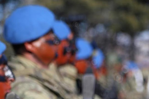 'Mavi bereli' komandolar Katar'a ulaştı!