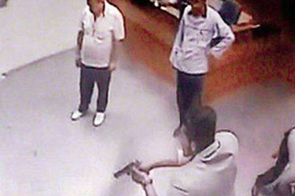 İstanbul'da acil serviste doktoru bıçakla rehin aldılar!