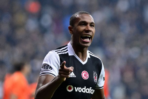 Lyon Beşiktaş'a çalışıyor