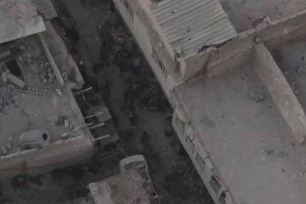 Musul'da mahsur kalan siviller böyle görüntülendi