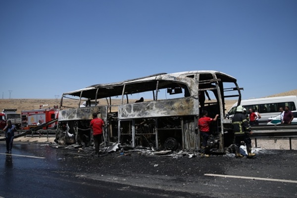 Yolcu otobüsünde yangın: 22 yaralı