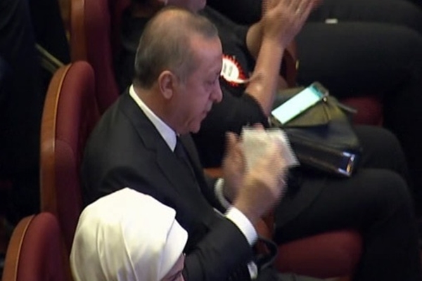 Cumhurbaşkanı Erdoğan gözyaşlarına boğuldu!