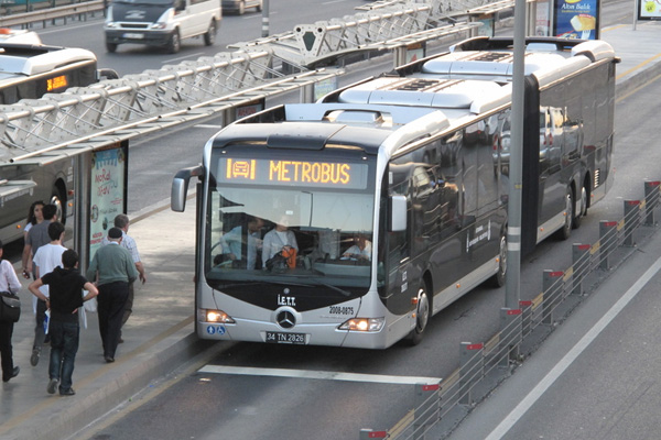 Dikkat! Metrobüslerin güzergâhlarında değişiklik yapıldı