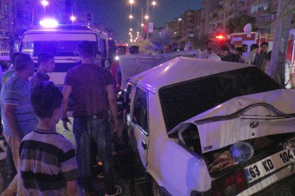 Kamyon trafikteki araçların arasına daldı: 4 yaralı