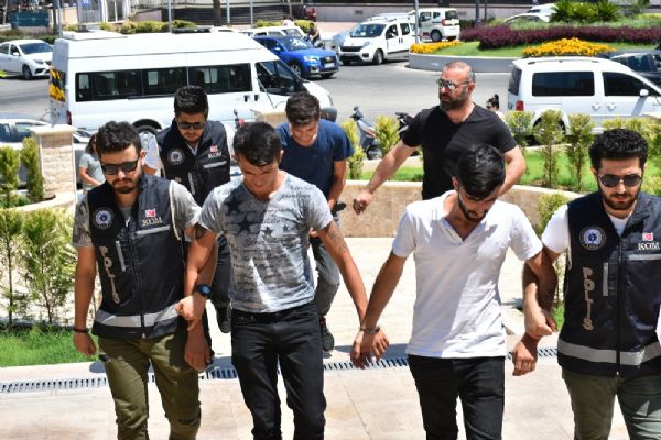 Sahte para basıp tatil yapmışlar