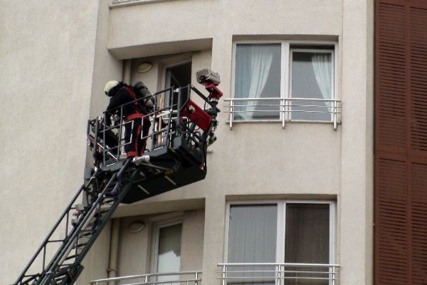 İstanbul'da lüks sitede korkutan yangın