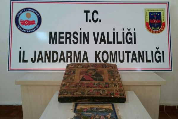 Yağmaladığı tabloları satmaya çalışırken yakalandı