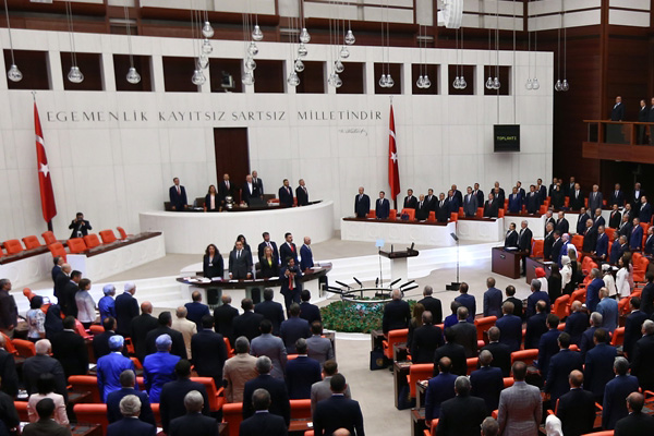 Meclis ikinci kez 'gazi' oldu! TBMM'de tarihi oturum!