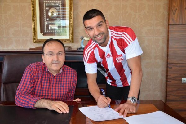 Sivasspor, Muhammet Demir ile 2 yıllık sözleşme imzaladı