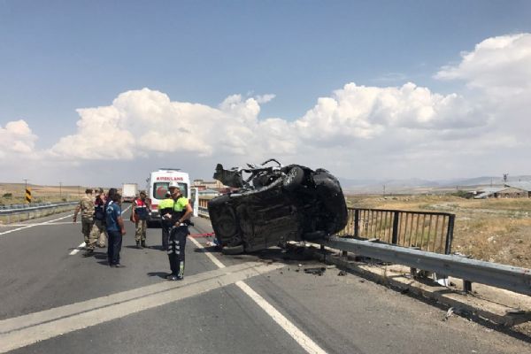 Katliam gibi kaza: 3 ölü, 3 yaralı!