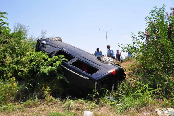 Tur minibüsü şarampole uçtu: 9 yaralı