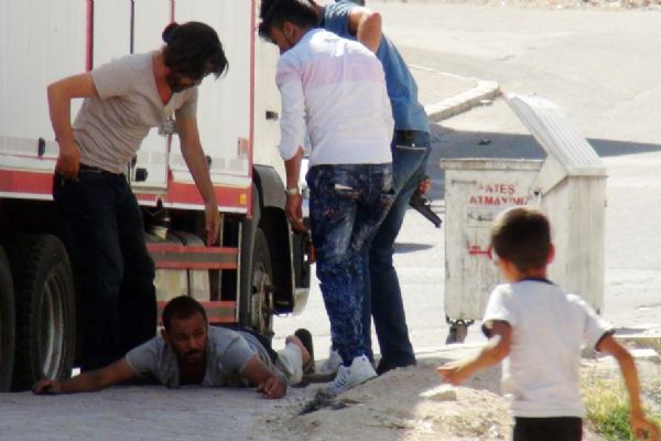 Gaziantep'te el bombalı saldırgan paniği