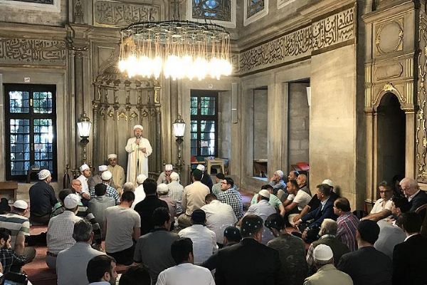 Osmanoğlu ailesi Eyüp Sultan Camisi'nde Kur'an-ı Kerim okuttu