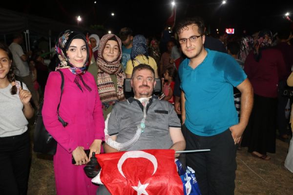 Solunum cihazlarıyla meydanlara indi