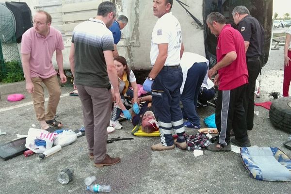 Festival yolunda kaza: 38 yaralı