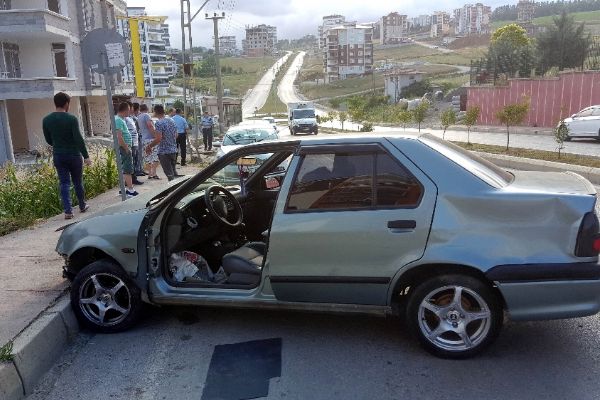 Kaza yapıp kaçarken yine kaza yapıp yaralandı