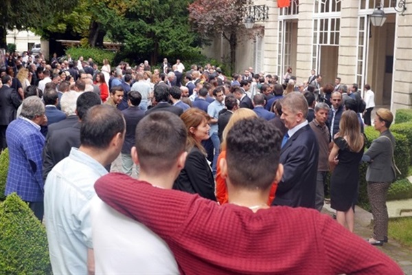 Paris’te 15 Temmuz şehitleri anıldı