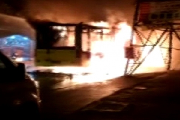 İETT otobüsünü ateşe verdiler