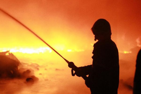 Çin'de 2 katlı binada yangın: 22 ölü