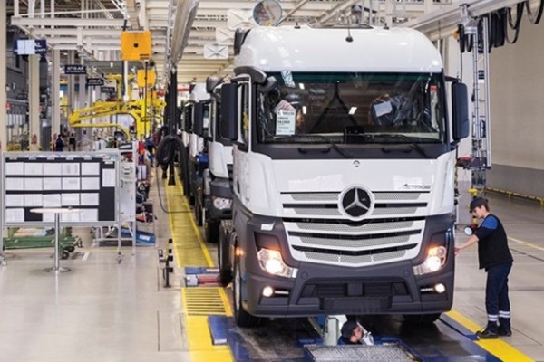 Mercedes, kamyonda hedef yükseltti