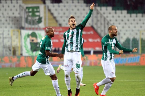 Bursaspor'da Deniz Yılmaz affedildi