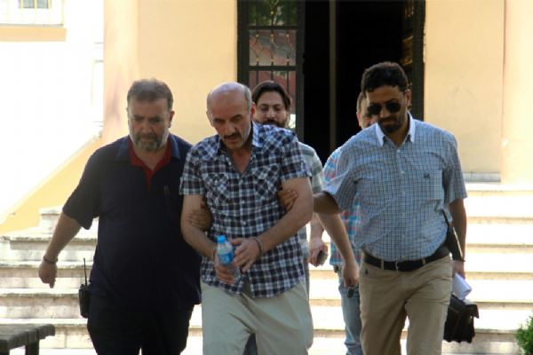 Uyuşturucu satan oğlunu öldürdü!