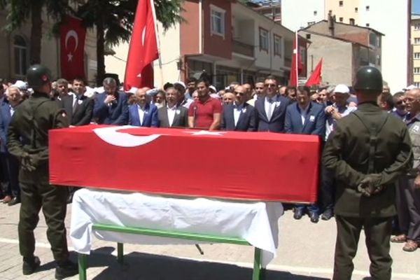 Şehit öğretmen son yolculuğuna uğurlandı