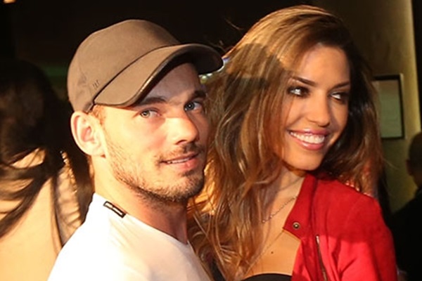 Sneijder ve eşinden Türkiye'ye veda mesajı!