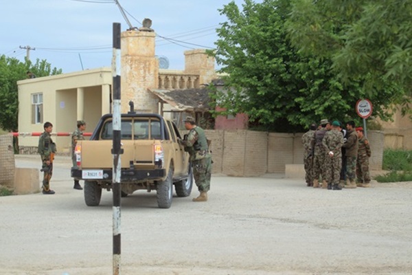 Taliban 8 askeri kaçırdı!