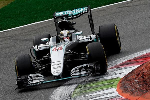 Hamilton evinde kazandı