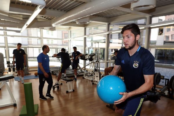 Fenerbahçe hazırlıklarını sürdürdü