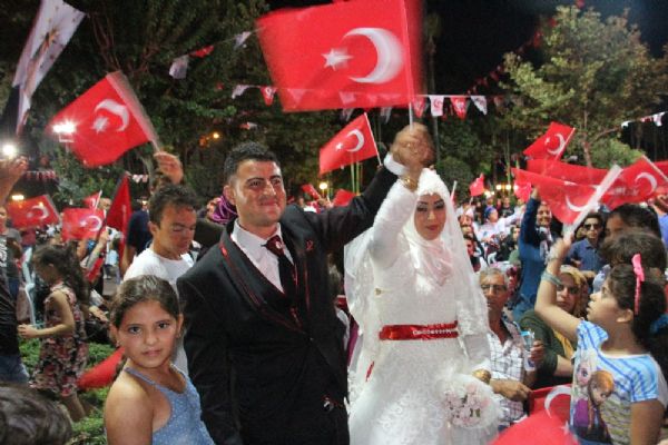 Düğün öncesi demokrasi nöbeti