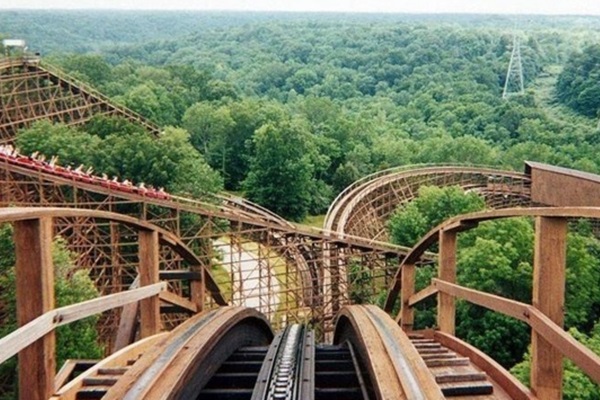 Lunapark'ta hız treni vagonları çarpıştı: 33 yaralı