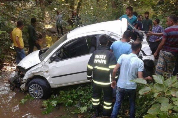 Otomobil dereye uçtu: 1 ölü, 4 yaralı