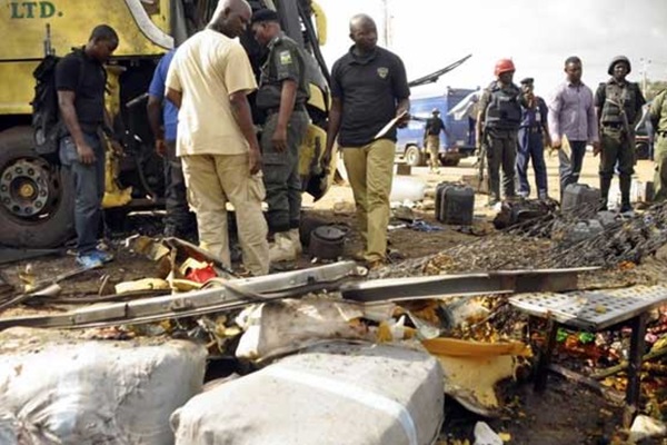 Petrol kuyusuna saldırdılar! En az 30 ölü