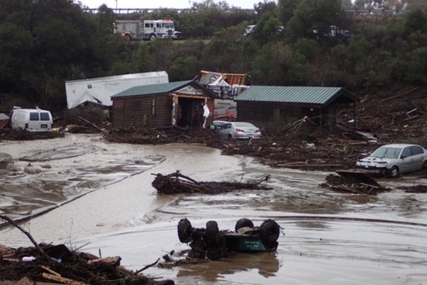 Arizona sulara gömüldü: 9 ölü!