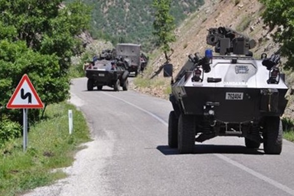 Hakkari'de patlama: 17 asker yaralı!