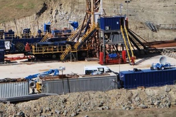 Petrol kuyusunda patlama: 30 ölü