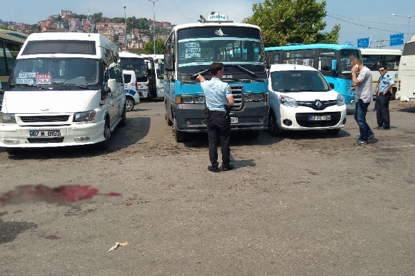 Zonguldak'ta dolmuşçular birbirine girdi: 3 yaralı