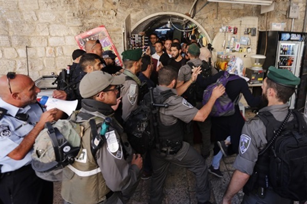 Kudüslüler sokağa döküldü