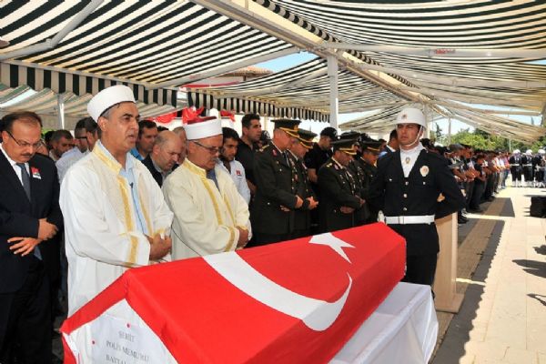 Şehit polis memuru son yolculuğuna uğurlandı