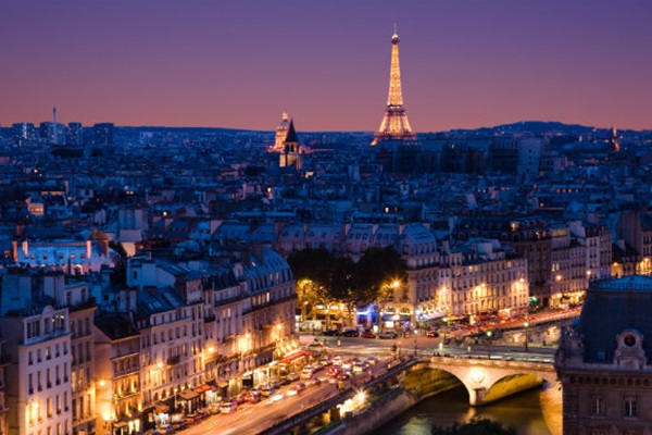 Paris'te turistlere yönelik güvenlik önlemleri artırıldı